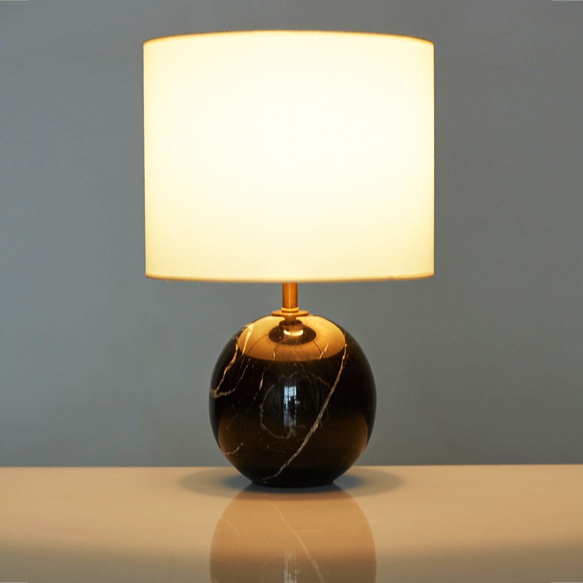 round-black-table-lamp